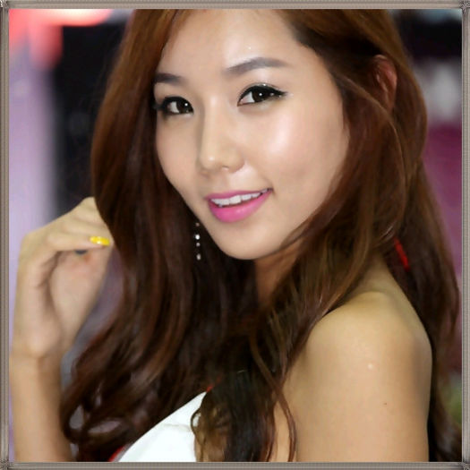<~> ..Mhm :D ..Sulli.. :)) ..Nu te pregatesti? :-? ..Sau.. vrei sa ramai acasa? :-? ..:))