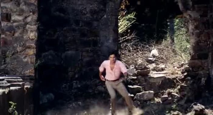vlcsnap-00129 - Saif Ali Khan 3