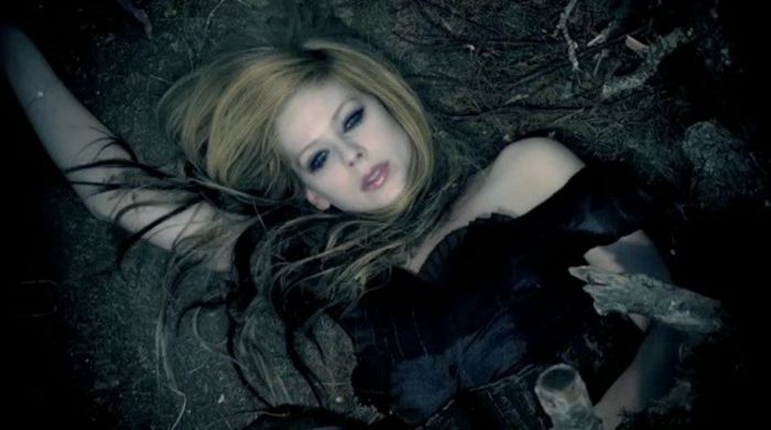 avril lavigne - alice in wonderland - ghiceste meodia