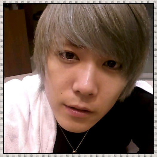 $. ..[se uita`n ochii ei] ..Tu.. ce crezi? :> ..:)) ..[se tranteste la loc pe canapea] .. - l - x - Episodul 27 - x - l