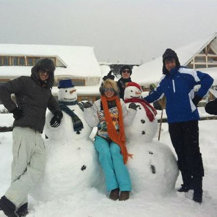 402503_285081428208314_902444110_n