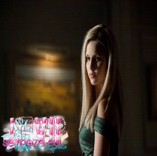 iese din bucatarie si se duca in pat si sta cu spatele ]