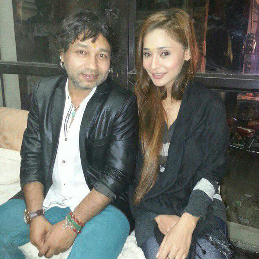 179056_571900932834836_1615854739_n - SARA KHAN_poze NOI