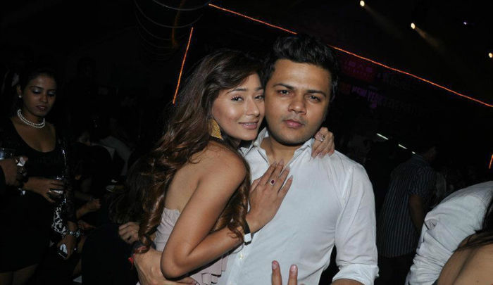 387100_472951052729825_1069834987_n - SARA KHAN_poze NOI