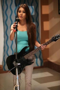 408576_535430946481835_950472356_n - SARA KHAN_poze NOI