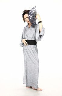 tumblr_m79xwwLtWS1qbxhq6o4_250 - Diaura in Hakama