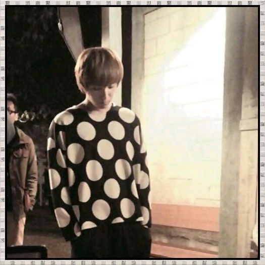 >> ...[coboara] ..Hellow. :).. [merge la bucatarie] .. - l - x - Episodul 28 - x - l