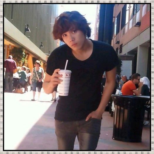 >> ..Nuu.. :)) ..[bea] ..Normal ca nu. :)) ..Sa fii sanatoasa Ji. :))