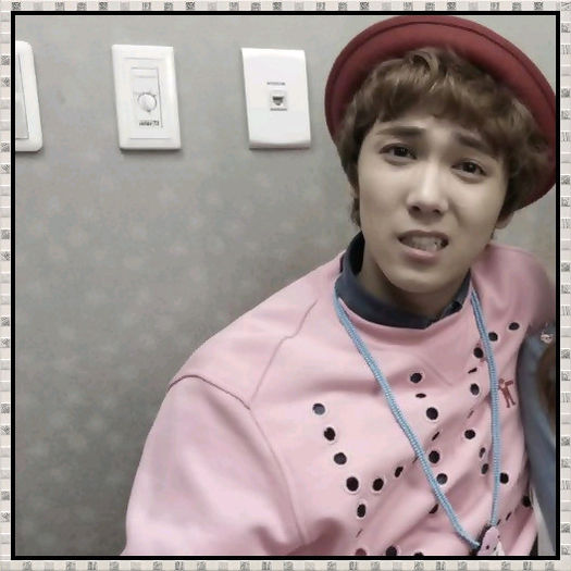 >> ..[intra cu JiMin] ..Mnah.. Ii spui maine.. ;;) ...Lasa masina acolo. ca sta bine..