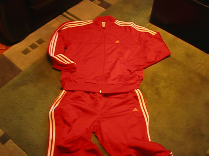 MARIME M PRET 250 RON - VAND TRENINGURI NOI SI ORIGINALE MARCA NIKE SI ADIDAS