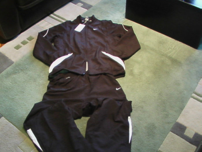 MARIME L PRET 300 RON; BLUZA ARE MANECI DETASABILE SE FACE VESTA
