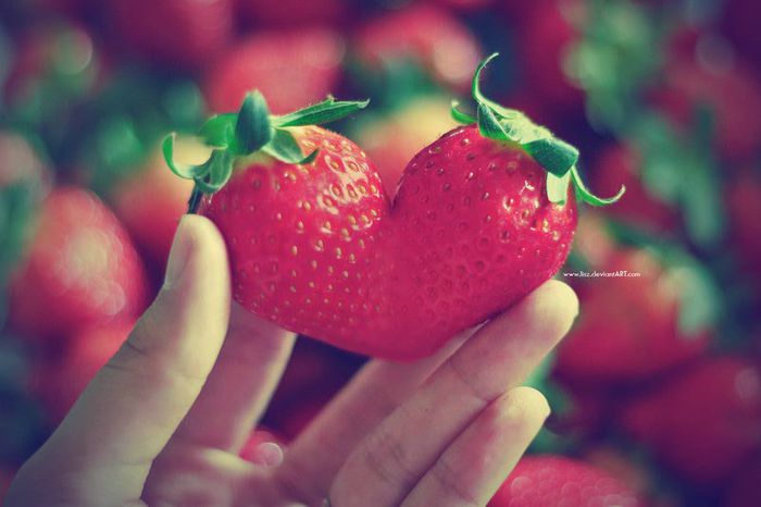 strawberry_heart_by_lisz - Dragoste iubire simptome