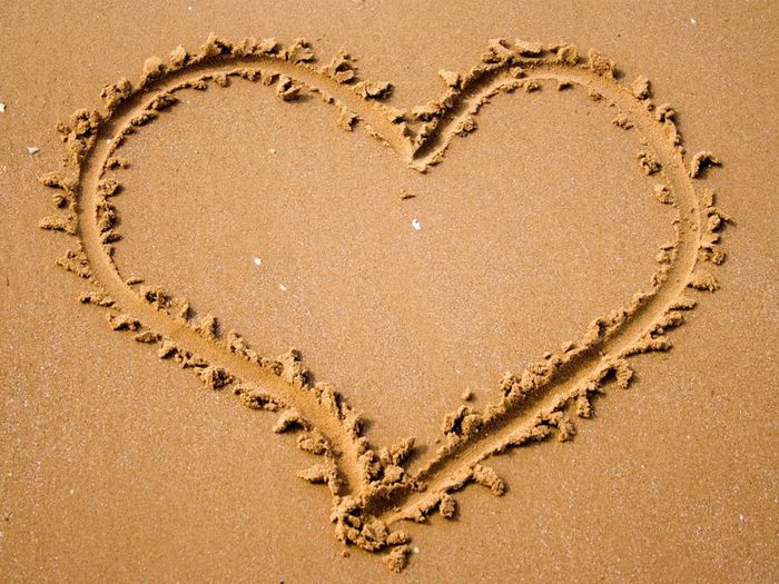 Inimioare pe Nisip - Dragoste iubire simptome