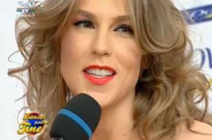 ooops-corinei-bud-i-s-a-vazut-sanul-la-dansez-pentru-tine_1_size1