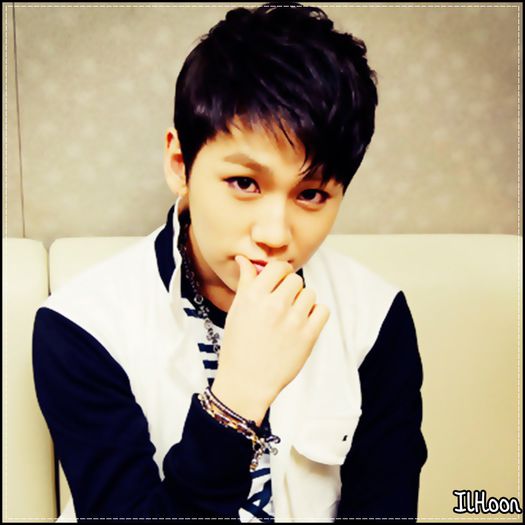 ♫ Yaa,yaa..:)) Ce faci? Alea le iau eu..:p [ii ia bagajele].