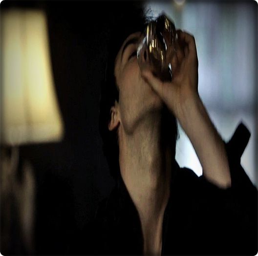 `; ] [ se arunka de acolo de sus pe kanapea shy bea ]