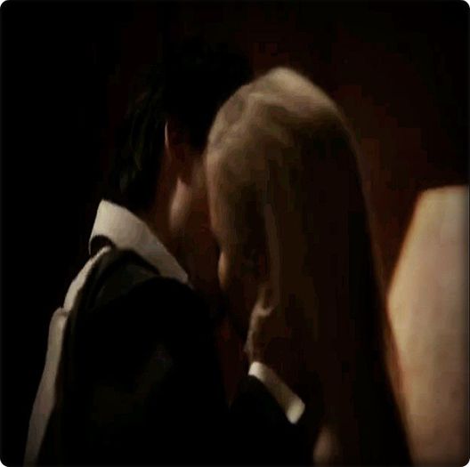 `; ] [ o trage mai aproape de el _ kiss lung and sweet ]