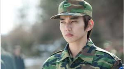 Yo Seung Ho - sa marit armata