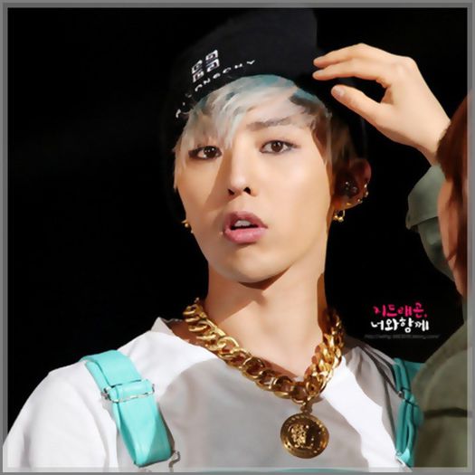 ^^..Bora e total diferita de tinee..Dar in fine..|o ia pe Bora de inchieietura;pleaca cu ea|..