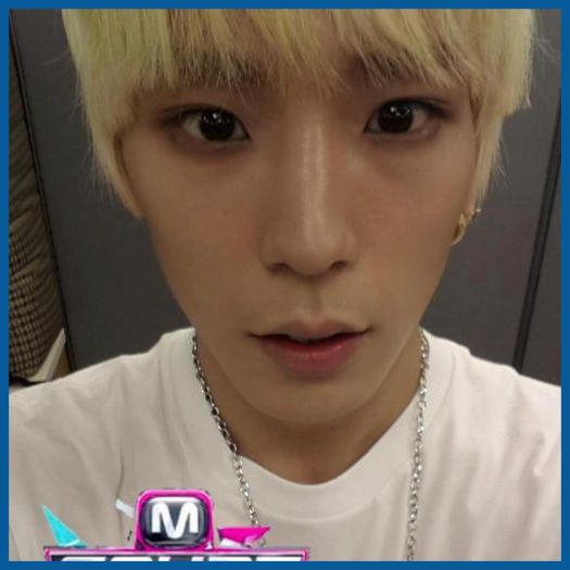 * Euu..:-s Te las sa stai pe fotoliu linistitaa..;;):-s {se ridica|se aseaza pe canapea}