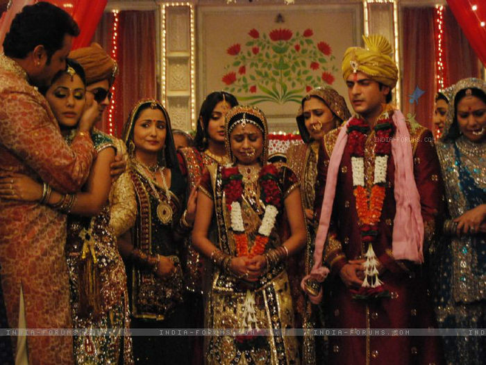 156116-bidaai-ceremony-of-rashmi-in-ye-rishta-kya-kehlata-hai