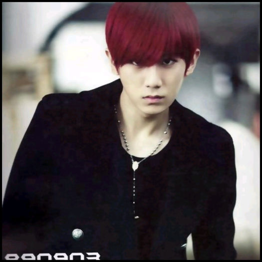 [(:] ..[isi indreapta privirea spre Hyo].. TU TE`AI UITAT LA TINE?!