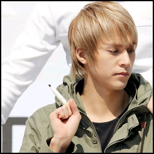 [(:] ..|intra| ..Hyung.. :-w ..Unde tii telefonul ala? :-w - l - x - Episodul 31 - x - l