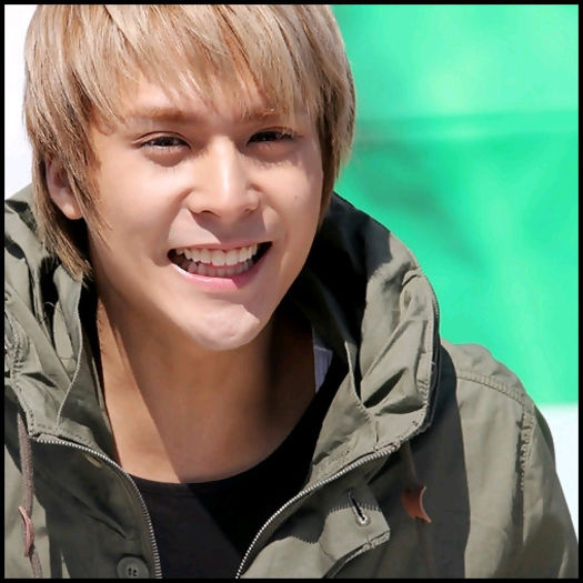 [(:] ..Aaaa.. Bora. :) ...Clar. Asta e motivul. ;;).