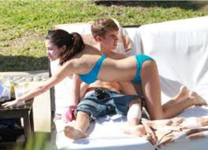 yujhk - poze cu selena gomez si justin biber