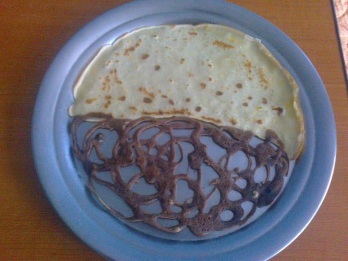 Clatite semi-dantelate - cu cacao si portocala - Culinar 1