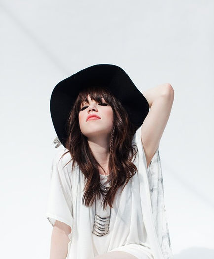 carly-rae-jepsen-photoshoot-10