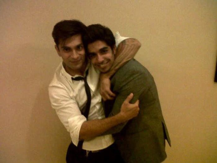 Cu verisorul lui - Karan Singh Grover
