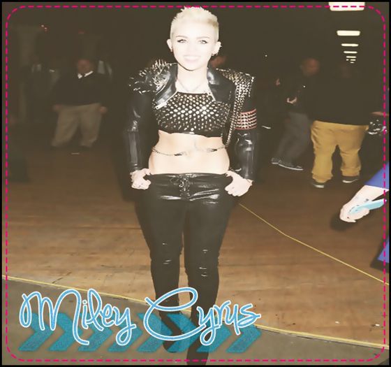 [isi vede fratele pe canapea] - Hello Bro`!