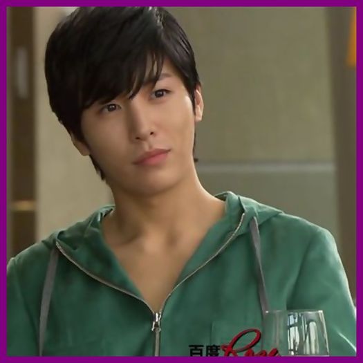>> Binee :)) {se aseaza pe canapea|ii arunca o perina} Sa nu racesti ;). - l - x - Episodul 33 - x - l