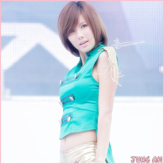 • Avem deja 3 nebune...nu cred ca ne trebuie si piesa lipsa..:)) Bratara? :-?