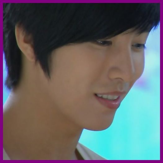 >> Ba daa :o3 Bratara :-? {se uita prin jur{ Ahh..{o vede|se duce si o ia} Asta? :-?. - l - x - Episodul 33 - x - l