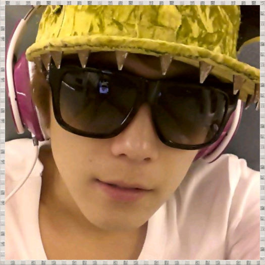 >> ..[punandu`si bratara] ..Avocata Kim.. nu am uitat de jogging. :)) - l - x - Episodul 33 - x - l