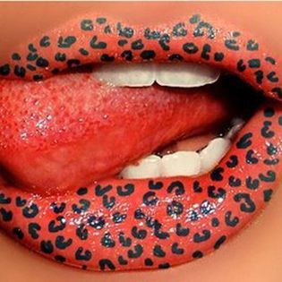 În parc , Carla stătea pe o bancă .