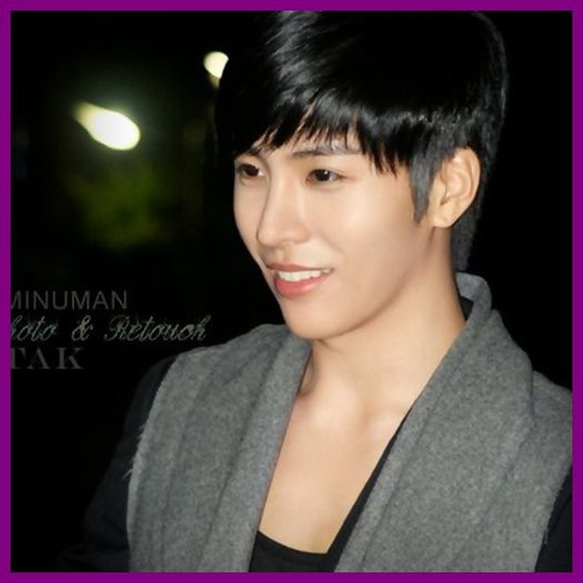 >> Ceva de genu..:)) Eu am plecat sus,daca e ceva..ma strigi :) {pleaca}