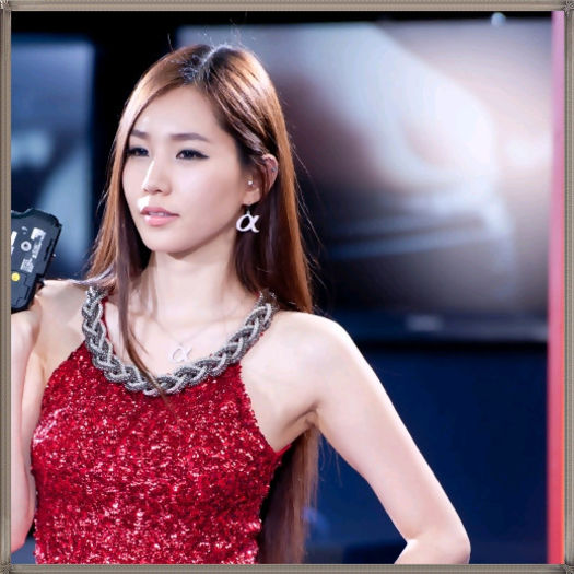 <~> ..Tu chiar nu intelegi o data.. sa ma lasi in pace? :| ..