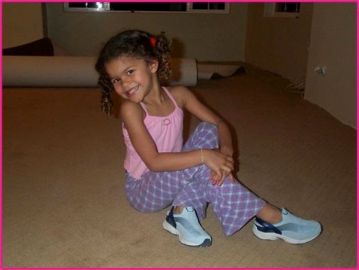 Zendaya-Coleman-Flashback-Friday - Zendaya Coleman si Bella Thorne  copilasi