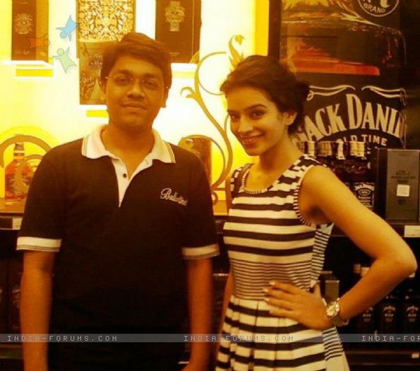 273088-sukirti-kandpal-with-a-fan