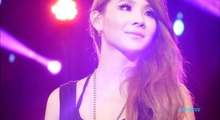 BG16ssSCAAMhYPQ - 2ne1 4