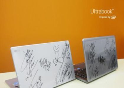 2ne1-signed-ultrabooks-310x220 - 2NE1 5
