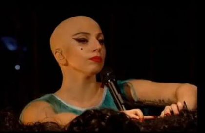 Lady Gaga - Lady Gaga a aparut cheala la un show TV