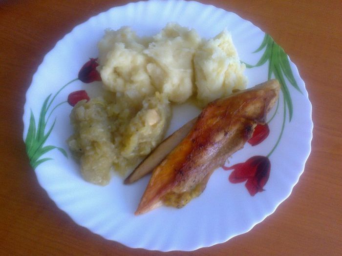 Piept de gaina cu pireu de cartofi si tuspais de dovlecei - Culinar 1