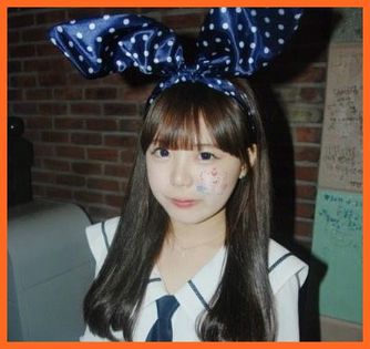 [;] _dandu-i lacrimile_ Ma va lovi acum pentru ca ti-am spus.._isi pune capul pe HyunA_