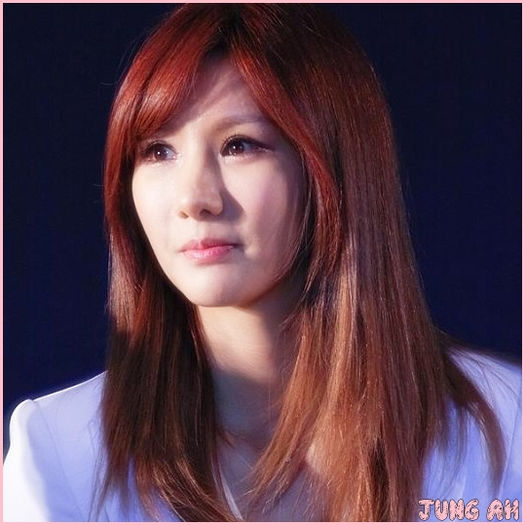 • Asteapta putin aici.. trebuie sa ma duc pana sus..:-? [pleaca]