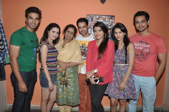 535906_433326196752309_296344527_n