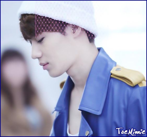 x. 8-| *se pune pe jos* Sii..Avem o locatară nouă? :-? :).